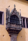 Germany - Bavaria - Regensburg (Castra Regina): Late-Gothic veranda at the Old city hall (Altes Rathaus) - oriel window - photo by M.Torres