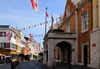 Gibraltar: residence of the Governor of Gibraltar, the Convent - view along Main Street, from Convent Place - photo by M.Torres