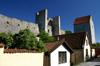 Gotland - Visby: along Murgatan, houses, wall and tower - photo by A.Ferrari