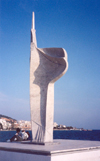 Greece - Volos (Thessalia): seaside sculpture (photo by Miguel Torres)