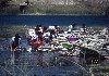 Guatemala - Lake Atitlan (Solola province): women doing laundry at the shore of the lake / lago Atitlan (photographer: Mona Sturges)