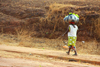 Guinea Bissau / Guin Bissau - Bafat, Bafat Region: woman carrying a lettuce bag on her head  / mulher, vida quotidiana, a carregar alfaces  cabea - photo by R.V.Lopes