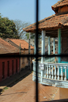 Guinea Bissau / Guin Bissau - Bafat, Bafat Region: old colonial house - balcony / antiga casa colonial - photo by R.V.Lopes