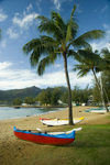 12 Hawaii - Kauai Island: Nawiliwili beach: outrigger canoes - Hawaiian Islands - photo by D.Smith