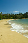 2 Hawaii - Kauai Island: Nawiliwili Beach: sand andsurf - Hawaiian Islands - photo by D.Smith