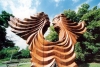 Hungary / Ungarn / Magyarorszg - Mohcs: art on Dek square - sculpture in wood (photo by Miguel Torres)