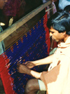 India - Nuapatna (Orissa): tying the double-Ikat on the warp - photo by G.Frysinger