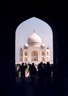 Agra (Uttar Pradesh) / AGR : Shadows and light at the Taj Mahal, built by emperor Shah Jahan for his favourite wife Empress Mumtaz Mahal (photo by Miguel Torres)