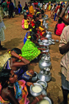 Orissa: women of the Bonda tribe sell alcohol at the market - photo by E.Petitalot