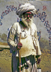 India - Koteshwar, Gujarat: a pilgrim brings his pot for food - photo by E.Petitalot