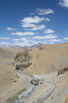 India - Manali to Leh highway: river canyon - photo by M.Wright