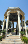 Iran - Shiraz: Mausoleum of Hafez, built by Karim Khan Zand - the tomb - Aramgah-e Hafez - photo by M.Torres