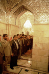 Iran - Isfahan / Ispahan: prayer time - Shia men praying - salah - Ali Mosque - photo by J.Kaman