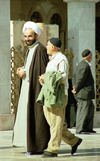 Iran - Isfahan / Esfahan: meeting a Shia cleric - mullah - photo by J.Kaman