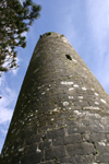 Ireland - Clonmacnoise - County Westmeath: the Round Tower - built by Turlough O'Connor and O'Malone - photo by N.Keegan