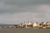 Ireland - Limerick / Luimneach / LMK: King John's castle - castle on the Shannon river - bridge (photo by M.Bergsma)