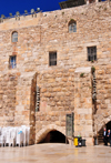 Jerusalem, Israel: north side of the Western Wall plaza, arches, butresses and the former al-Tankiziya madrassa, now used by the military - piles of white plastic chairs for the faithful - Wailing wall / the Kotel - muro das lamentaes - Mur des Lamentations - Klagemauer - photo by M.Torres