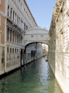 Italy / Italia - Venice / Venezia: Bridge of Sighs - Ponte dei Sospiri - Rio di Palazzo - connects the old prisons to the interrogation rooms in the Doge's Palace (photo by M.Bergsma)