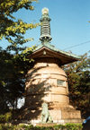 Japan - Tokyo: stupa - Japanese style - religion - Buddhism - photo by M.Torres