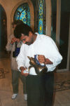 Kuwait city / KWI: man pouring coffee - photo by G.Frysinger
