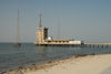 Kuwait city: pier with mock oil towers - Dasman district - photo by M.Torres