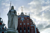 Riga: Saint Roland's Statue and the House of the Blackheads / Melngalvju Nams (photo by M.Bergsma)