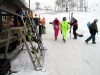 Latvia - Sabile: skiers at the chalet - winter sports - ski (Kurzeme, Kurland region) - photo by A.Dnieprowsky