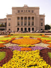 Latvia / Latvija - Riga: the Latvian National Opera - architects: L. Bohnstedt, R. Schmaeling - sculptor: A. Volz - Latvijas Nacionala opera - flowers - garden (photo by J.Kaman)