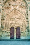 Leon - Salamanca: gate of the Catedral Nueva - late Gothic architecture (photo by Miguel Torres)