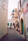 Libya - Tripoli / At-Tarablus: narrow alley  (photo by M.Torres)