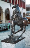 Liechtenstein - Vaduz: horsing around - sculpture - street art by the City Hall - Platz vor dem Rathaus (photo by M.Torres)