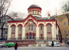 Lithuania - Vilnius: open air art gallery - Piatniskaja Russian-Orthodox church - Pilies street - photo by M.Torres