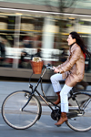 Lithuania - Vilnius: woman riding a bicycle - Gediminas' avenue - photo by Sandia