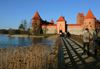 Trakai, Lithuania: Trakai Island Castle - bridge to the main gatehouse - photo by A.Dnieprowsky