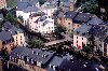 Luxembourg Ville / LUX: over the Alzette - Grund - rue des Trves (from Plateau du St Esprit)  (photo by M.Torres)