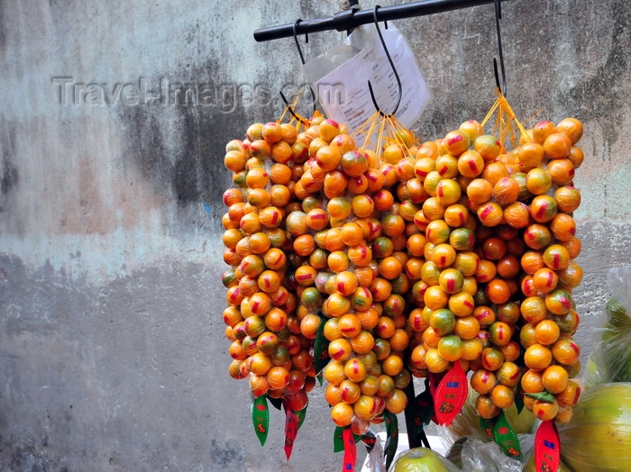 macao117: Macau, China: fruit hanging at a street vendor stall - photo by M.Torres - (c) Travel-Images.com - Stock Photography agency - Image Bank
