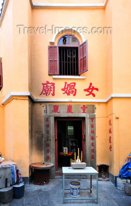 macao118: Macau, China: small temple in the old town - photo by M.Torres - (c) Travel-Images.com - Stock Photography agency - Image Bank