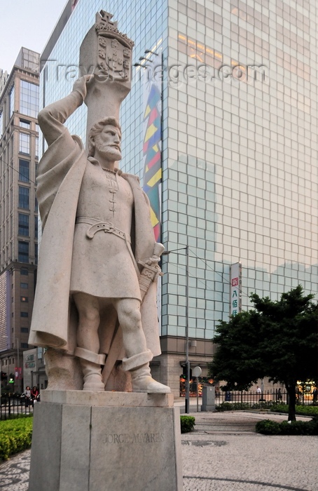 macao127: Macau, China: Jorge Álvares with a Padrão - first European to reach China by sea, Estado Novo statue by sculptor Euclides Vaz - photo by M.Torres - (c) Travel-Images.com - Stock Photography agency - Image Bank