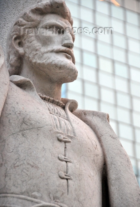 macao128: Macau, China: Jorge Álvares monument - Portuguese explorer and the first European to reach China by sea, in 1513 - photo by M.Torres - (c) Travel-Images.com - Stock Photography agency - Image Bank