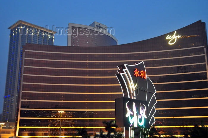 macao130: Macau, China: Wynn Macau luxury hotel and casino resort - sign at dusk - Cidade de Sintra Street - photo by M.Torres - (c) Travel-Images.com - Stock Photography agency - Image Bank