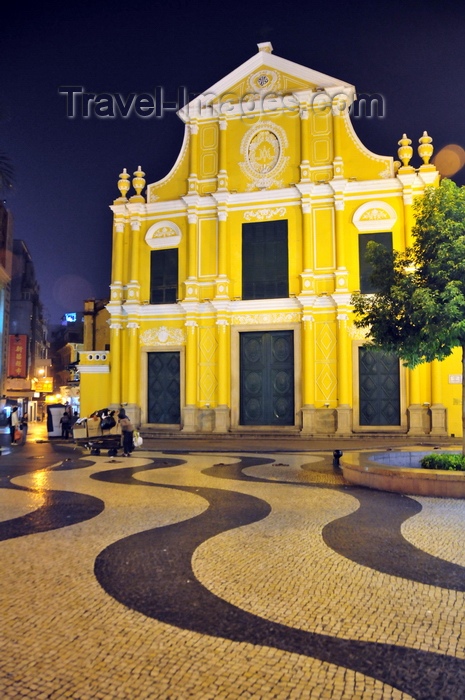macao14: Macau, China: St. Dominic's Church at night - Baroque style - UNESCO World Heritage Site, Largo de São Domingos - photo by M.Torres - (c) Travel-Images.com - Stock Photography agency - Image Bank