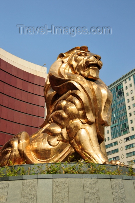 macao35: Macau, China: golden lion at the MGM Grand Macau hotel and casino - mascot for the Hollywood film studio Metro-Goldwyn-Mayer - photo by M.Torres - (c) Travel-Images.com - Stock Photography agency - Image Bank