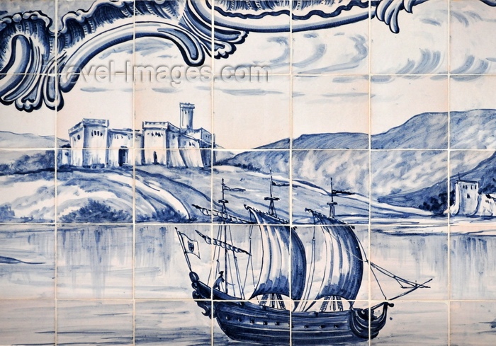 macao38: Macau, China: castle and sailing ship, Portuguese tiles at MGM Grand Macau hotel and casino - Azulejos - photo by M.Torres - (c) Travel-Images.com - Stock Photography agency - Image Bank