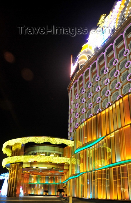 macao4: Macau, China: the original Casino Lisboa at night - hotel entrance - photo by M.Torres - (c) Travel-Images.com - Stock Photography agency - Image Bank