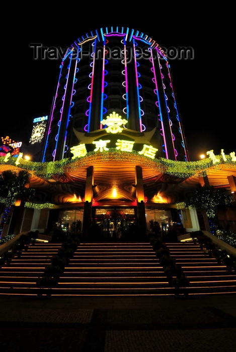 macao5: Macau, China: the original Casino Lisboa at night - main entrance and 12-storey round hotel tower - photo by M.Torres - (c) Travel-Images.com - Stock Photography agency - Image Bank