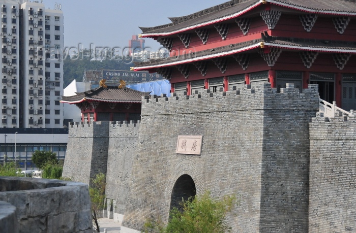 macao62: Macau, China: gate in the mock Tang Dynasty fortress, Tang Dynasty Wharf  - Macau Fisherman's Wharf - Doca dos Pescadores - photo by M.Torres - (c) Travel-Images.com - Stock Photography agency - Image Bank