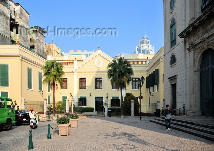 macao88: Macau, China: Bishop's Palace, Largo da Sé / Catedral Square - Historic Centre of Macau, UNESCO World Heritage Site - Paço Episcopal - photo by M.Torres - (c) Travel-Images.com - Stock Photography agency - Image Bank