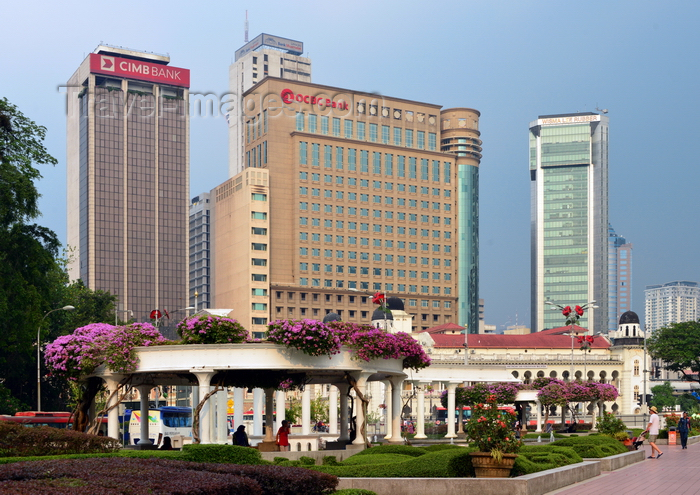 mal156: Kuala Lumpur, Malaysia: Merdeka Square with its pergola, CIMB Bank and OCBC Bank building - photo by M.Torres - (c) Travel-Images.com - Stock Photography agency - Image Bank