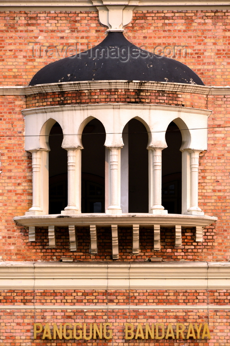 mal346: Kuala Lumpur, Malaysia: balcony supported by corbels of the Old City Hall (Dewan Bandaraya), now the City Theatre (Panggung Bandaraya) - photo by M.Torres - (c) Travel-Images.com - Stock Photography agency - Image Bank