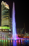 Kuala Lumpur, Malaysia: KLCC Park - Maxis Tower and fountain show at Lake Symphony - photo by M.Torres